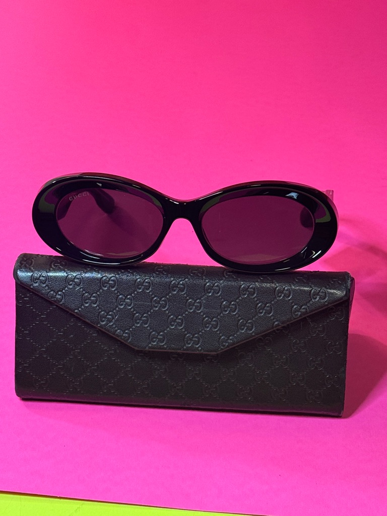 Gucci Black Oval Women's Sunglasses Size 54/17 With Black Gg Case